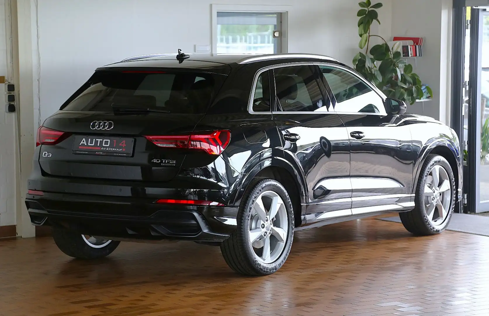 Audi Q3 40 TFSI quattro S line Navi LED AHK Kamera Noir - 2