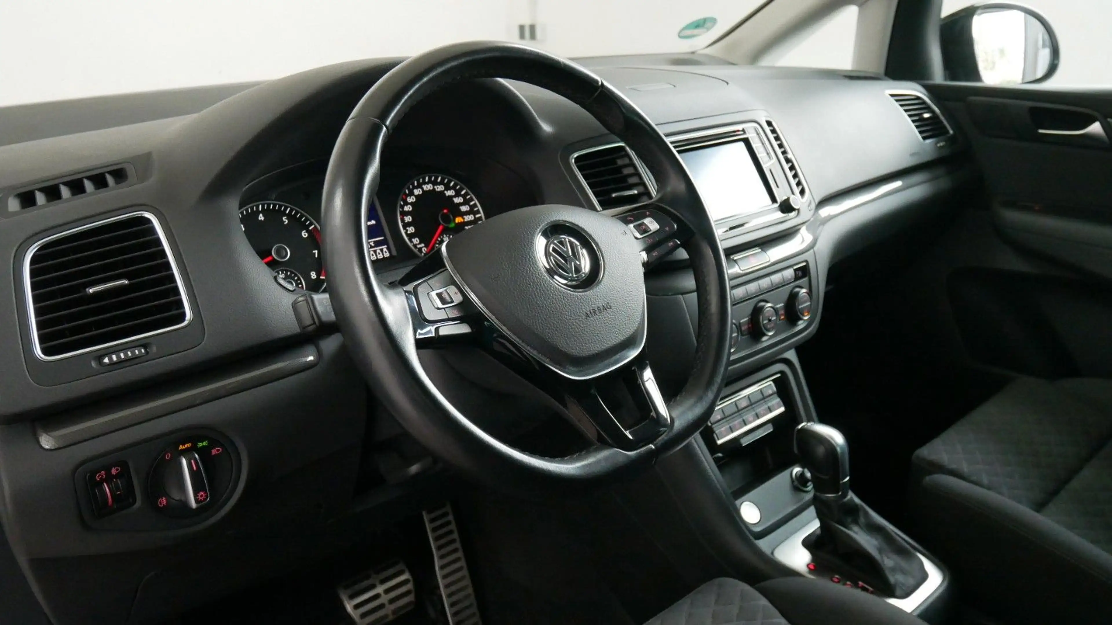 Volkswagen Sharan IQ.DRIVE DSG ACC Totwinkel Keyless PDC — photo 9