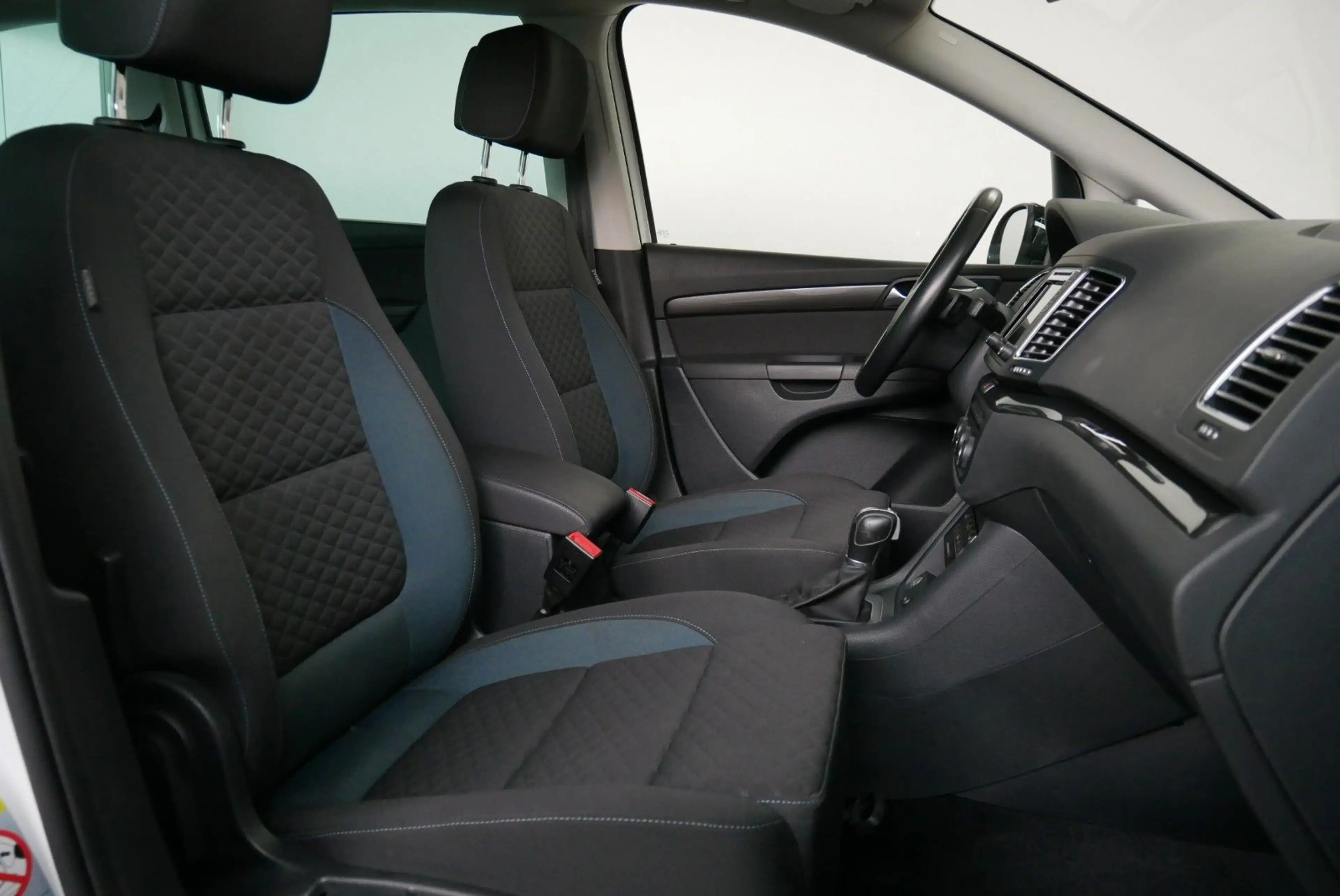 Volkswagen Sharan IQ.DRIVE DSG ACC Totwinkel Keyless PDC — photo 14
