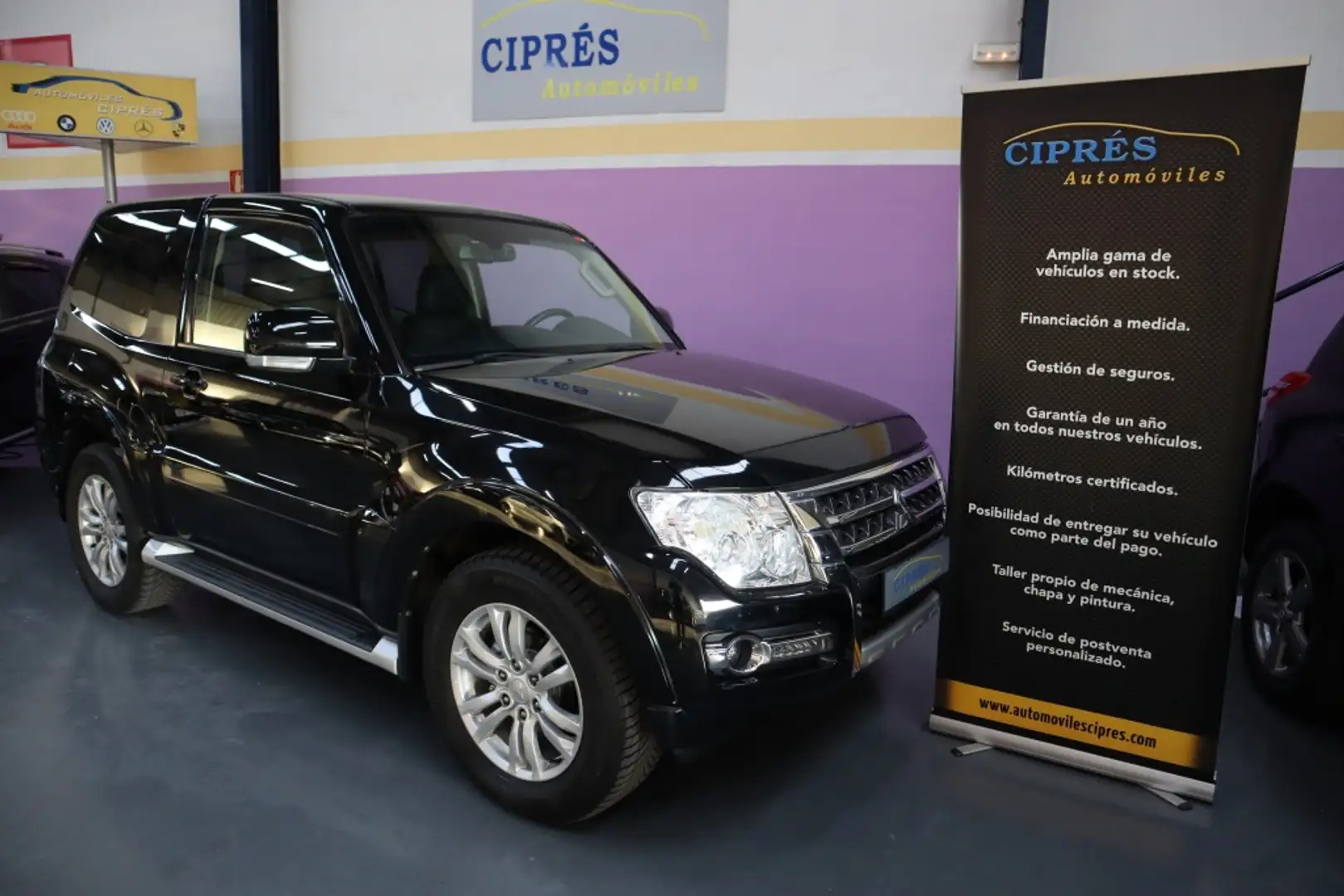 Mitsubishi Montero 3.2DI-D Spirit 200 Zwart - 1