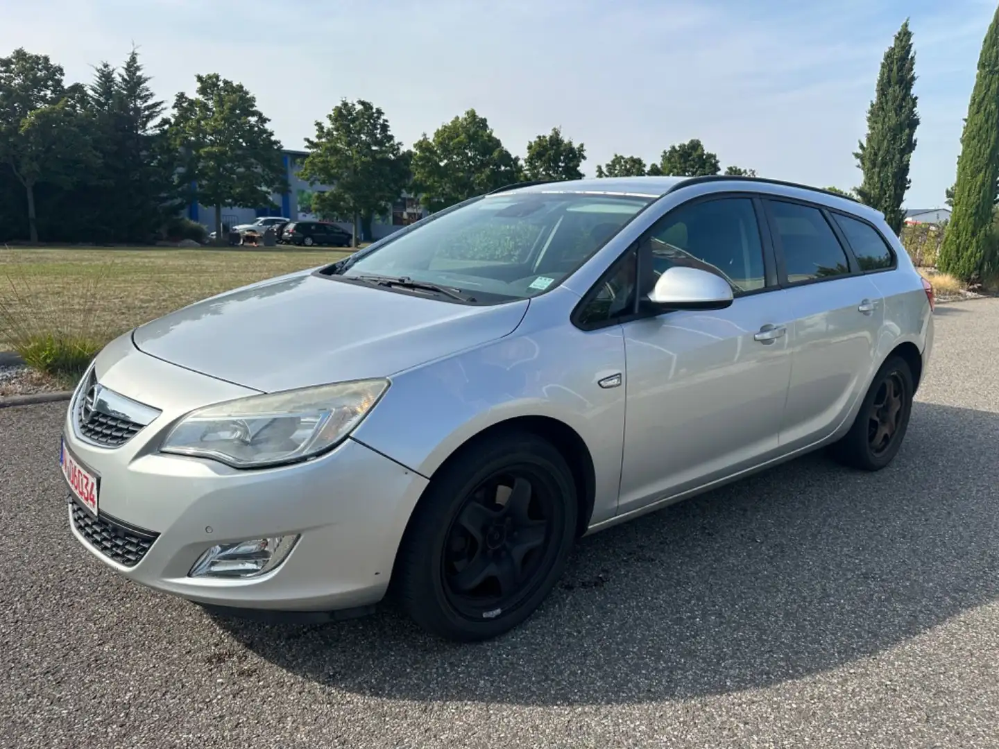 Opel Astra J Sports Tourer Design Edition Silber - 1