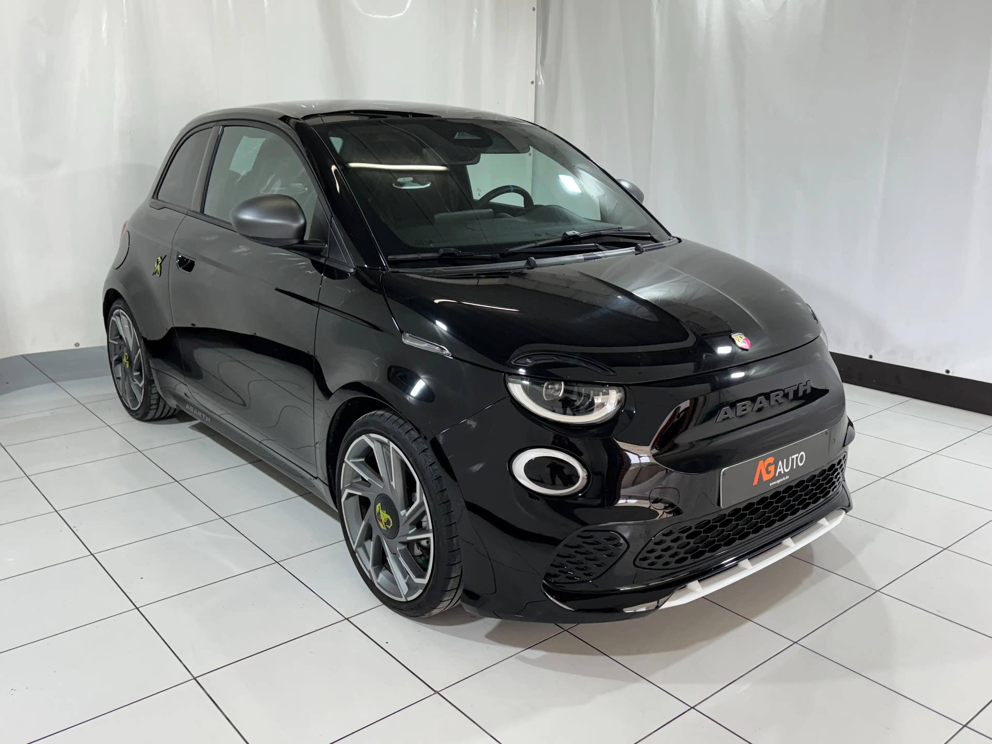 Abarth 500e * 42 kWh * Scorpionissima * Caméra * Carplay — photo 3