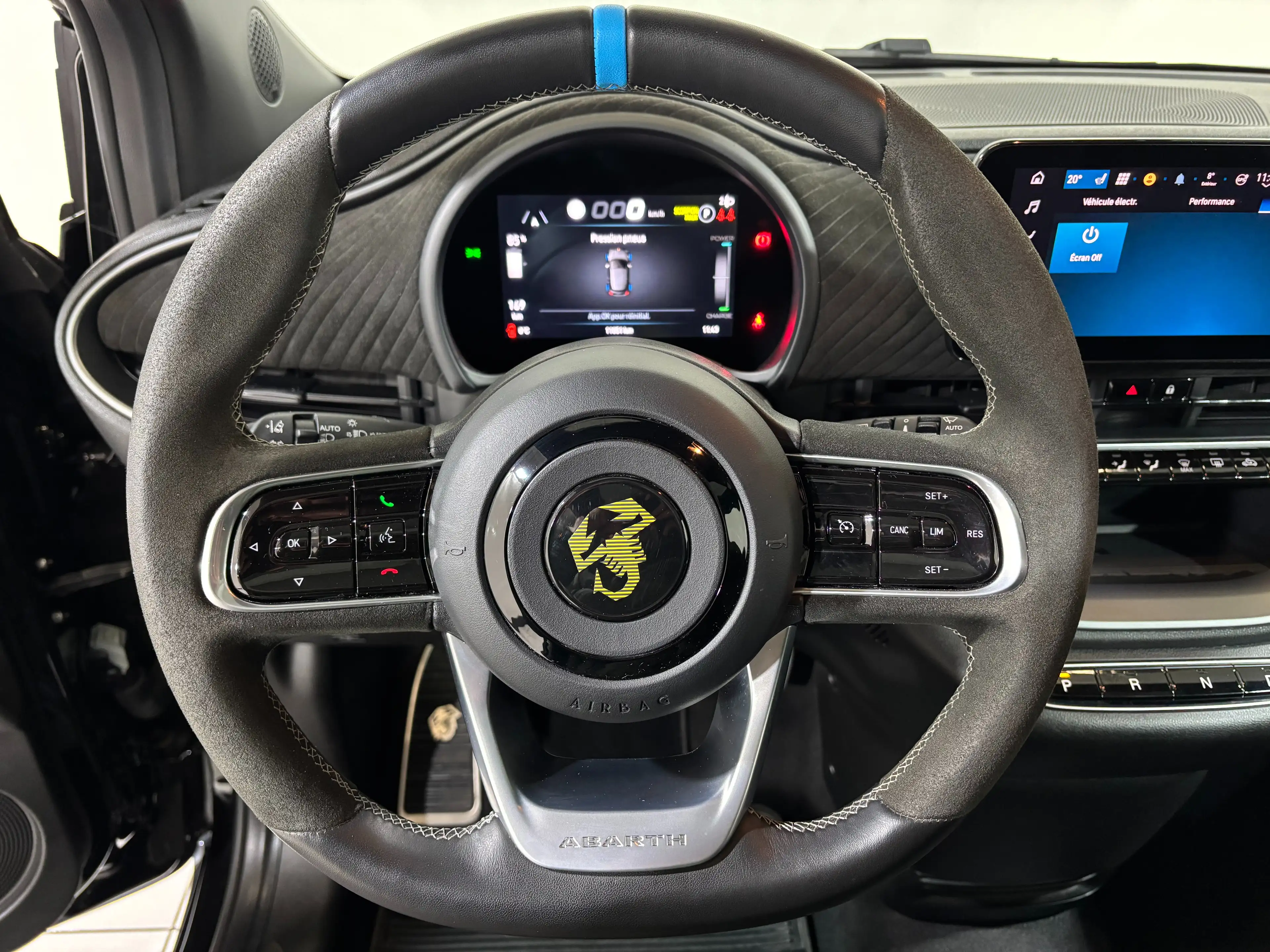 Abarth 500e * 42 kWh * Scorpionissima * Caméra * Carplay — photo 10