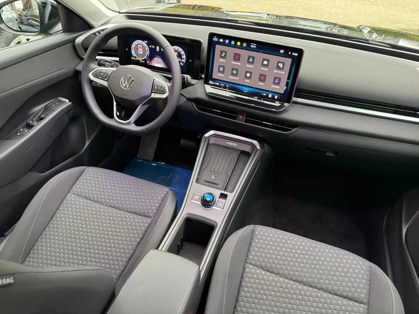 Volkswagen T-Roc 1.5 eTSI 115pk DSG Life First Edition | infotaimne Nero - 2