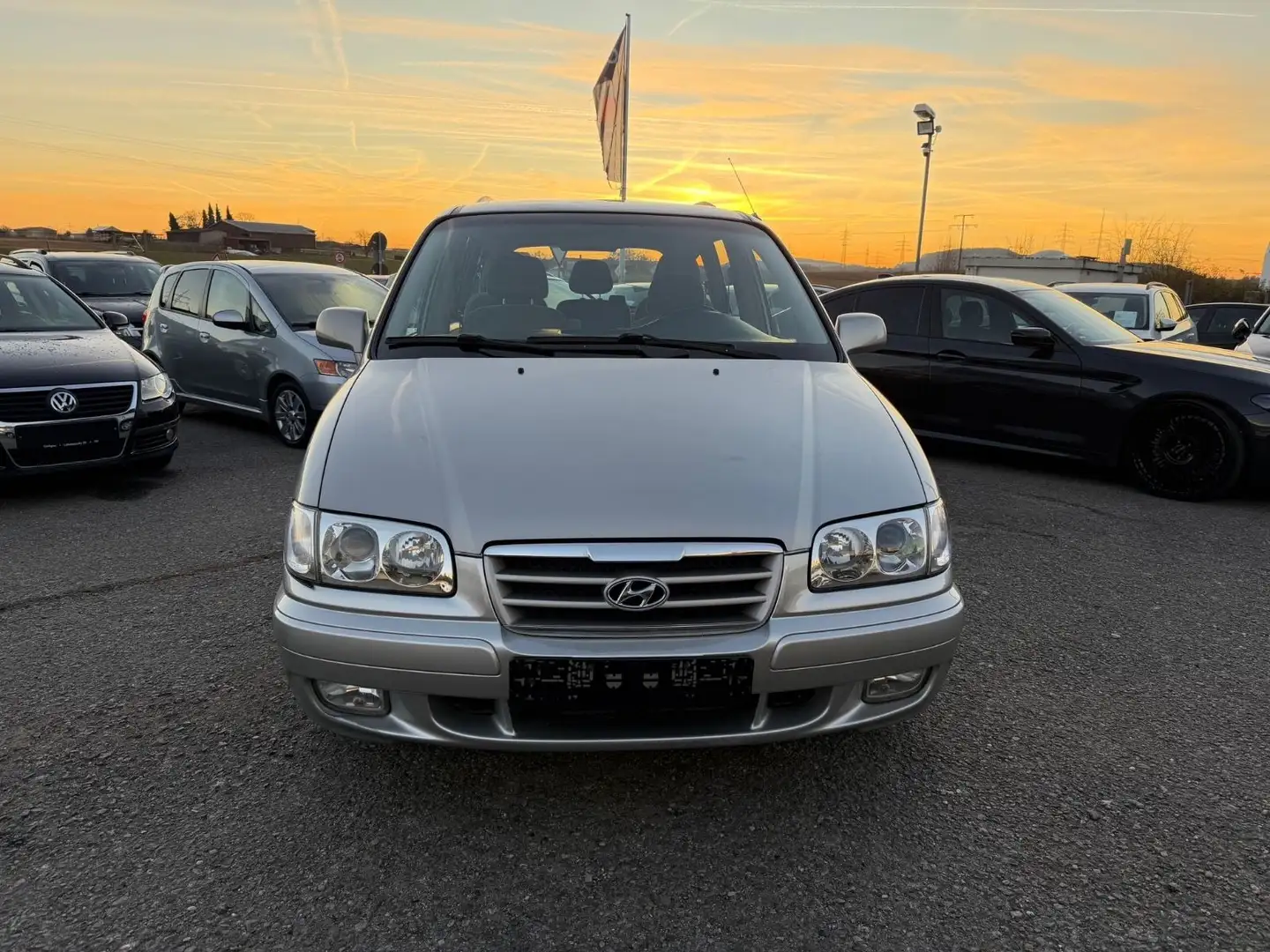 Hyundai Trajet 2.0 GLS 7-Sitzer AHK Tempomat MFA Euro4 Silber - 2