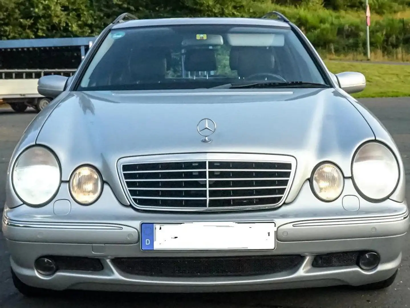 Mercedes-Benz E 55 AMG T-Modell 4MATIC Gümüş rengi - 1