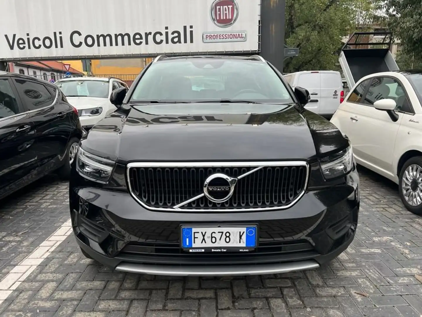 Volvo XC40 T3 Momentum Automatica Nero - 2