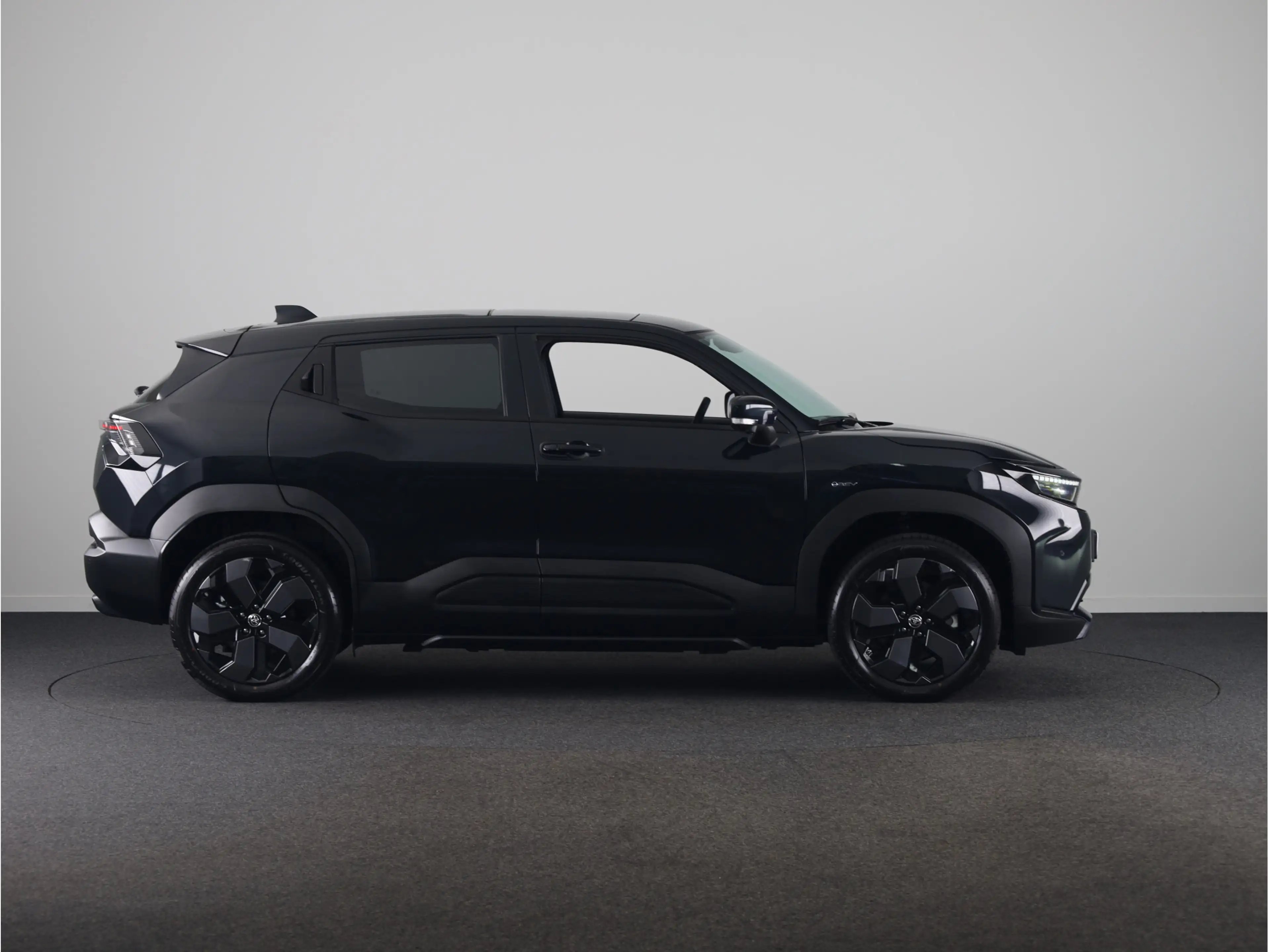 Toyota Urban Cruiser Executive 61 kWh *NIEUW* | Direct leverbaar! | Met — photo 3