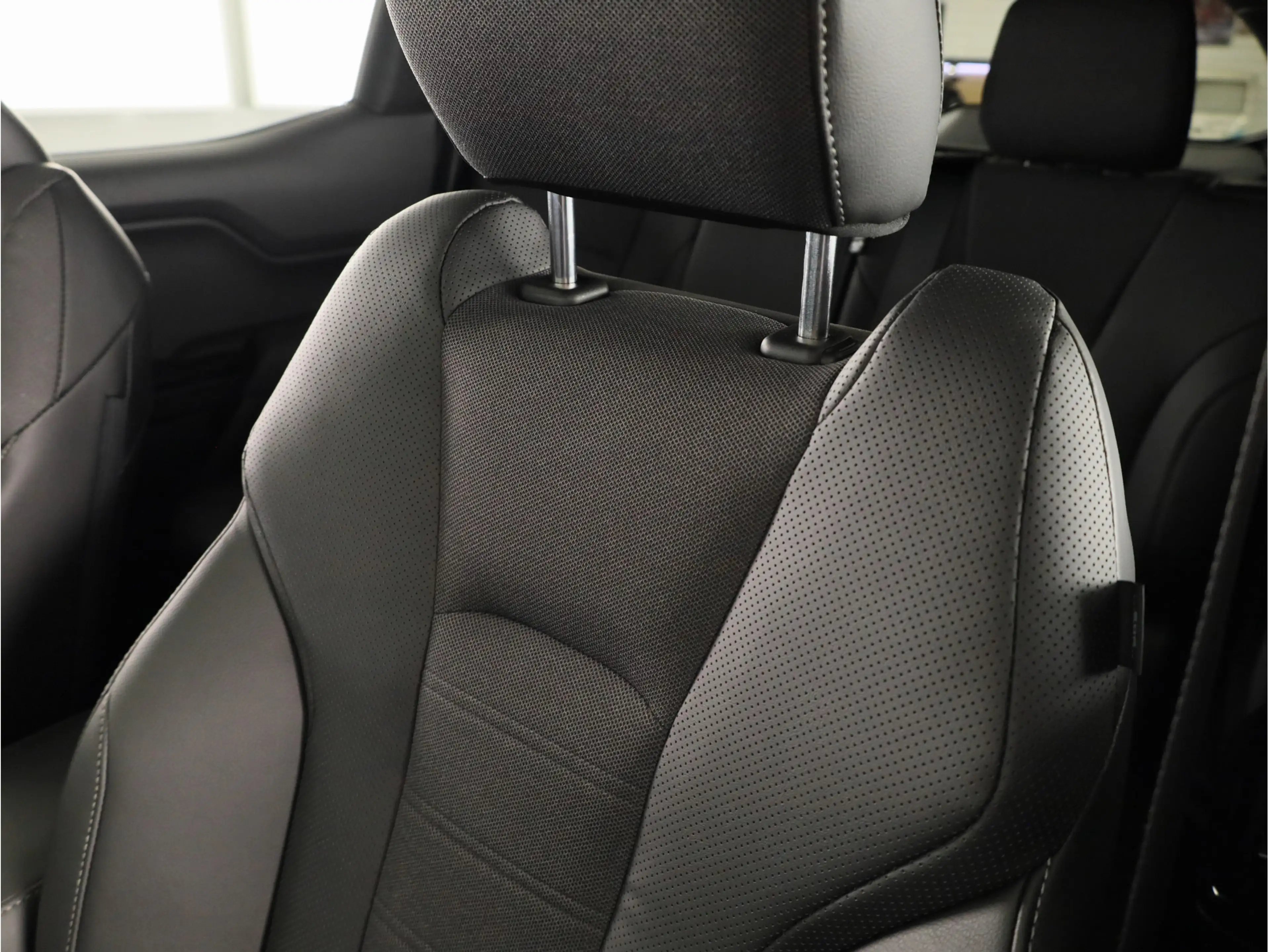 Toyota Urban Cruiser Executive 61 kWh *NIEUW* | Direct leverbaar! | Met — photo 15