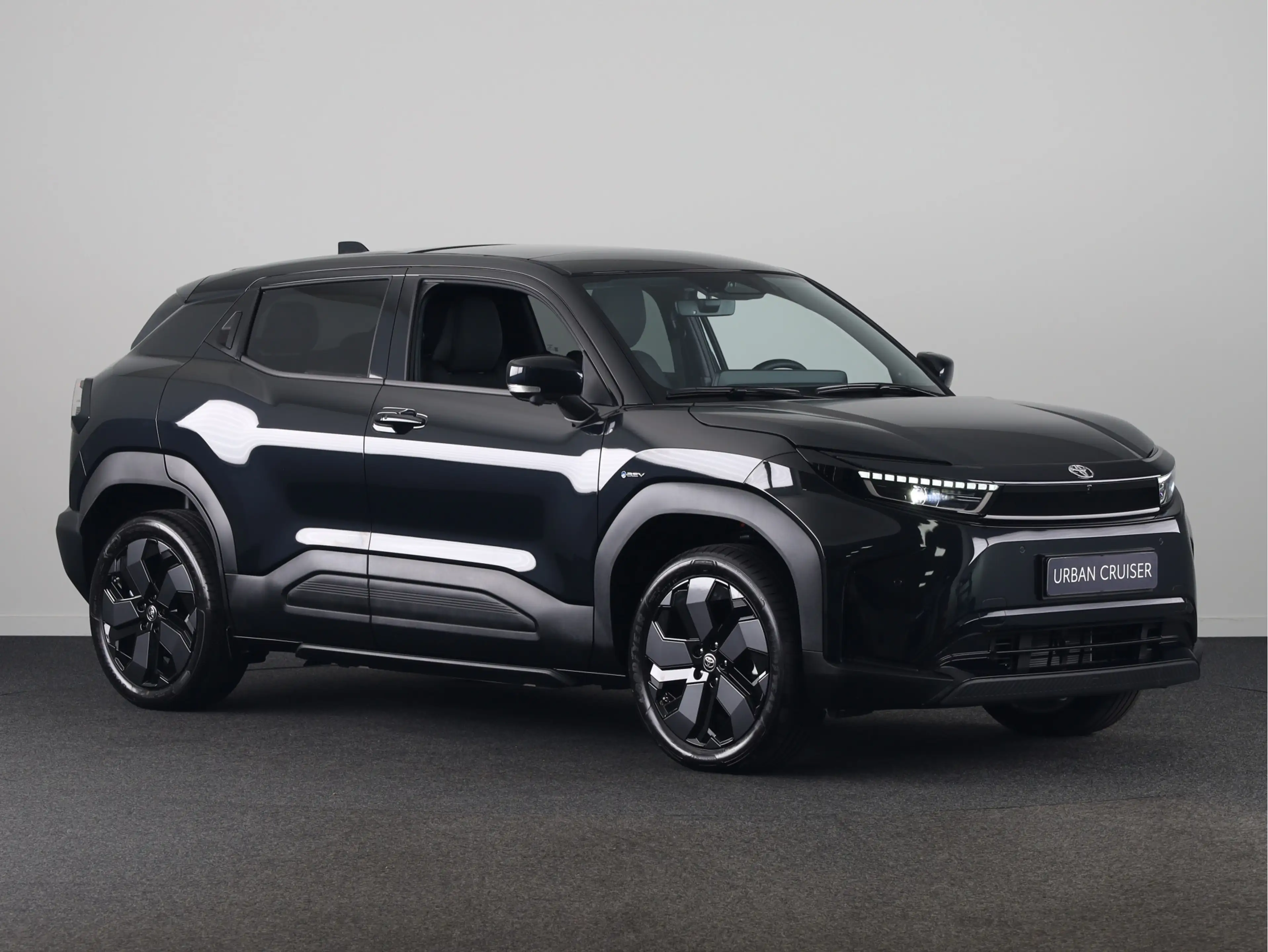 Toyota Urban Cruiser Executive 61 kWh *NIEUW* | Direct leverbaar! | Met — photo 12