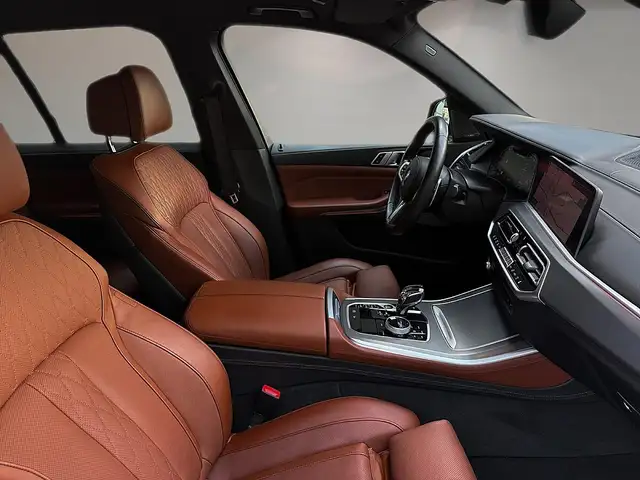 BMW X5 M view 8