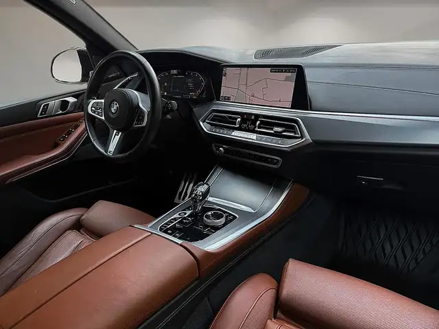 BMW X5 M view 10