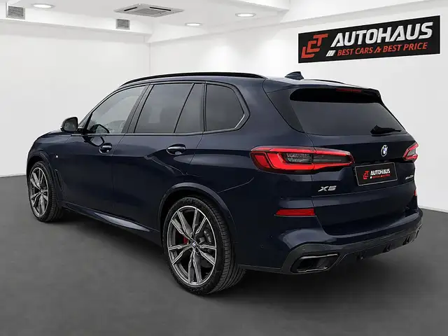 BMW X5 M view 3