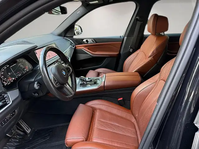 BMW X5 M view 7