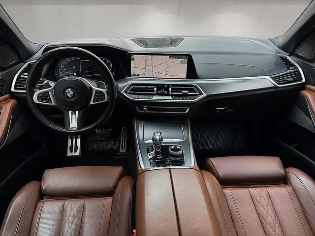 BMW X5 M view 9