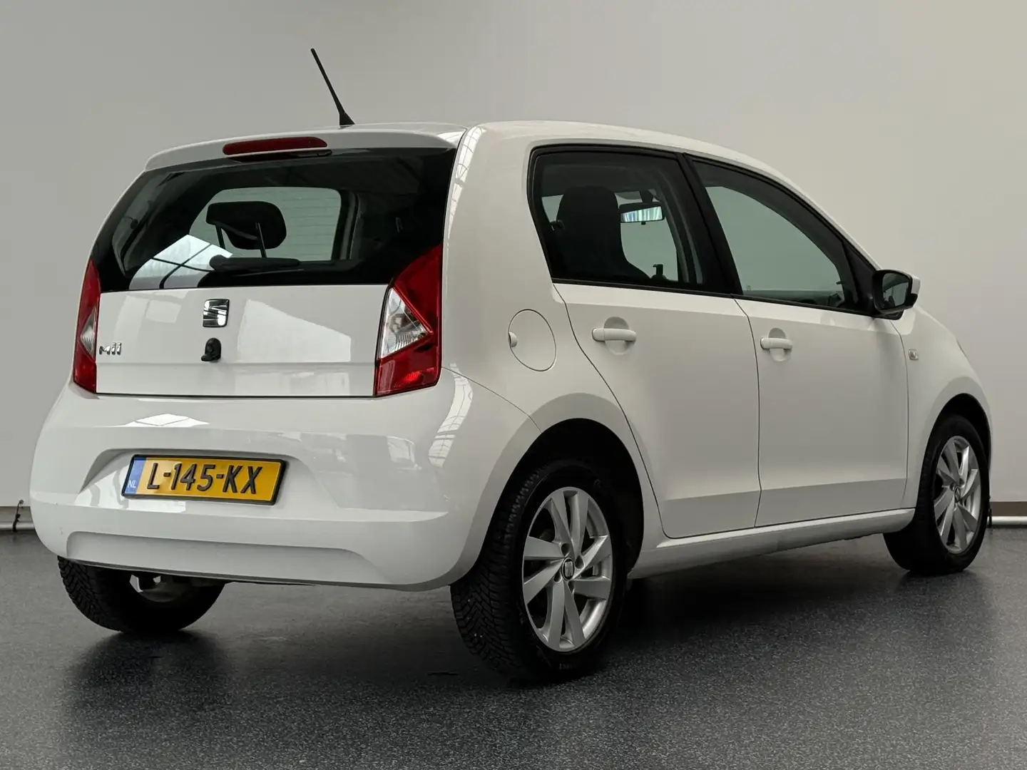 SEAT Mii 1.0 Style | Airco | 5 Deurs | APK 07-2026 Wit - 2
