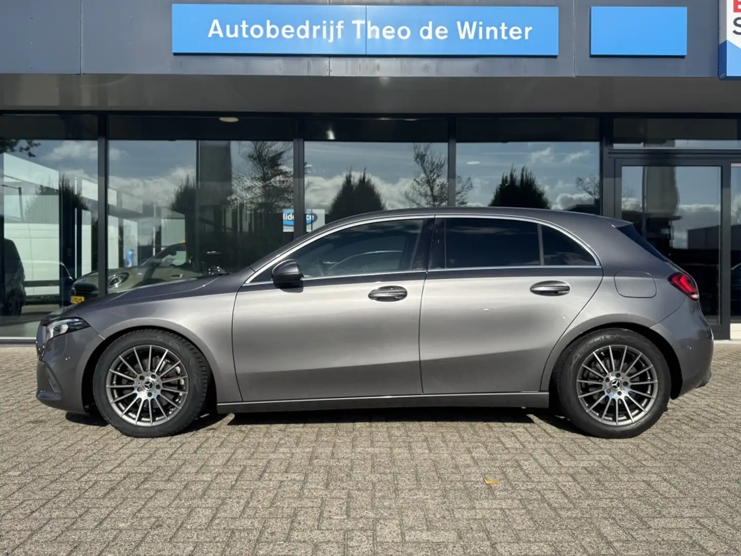 Mercedes-Benz A 180 Advantage| Clima, Cruise, Navi, Carplay Gris - 2