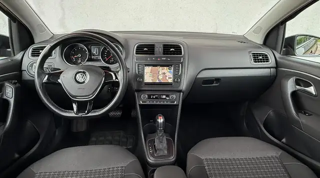 Volkswagen Polo view 3