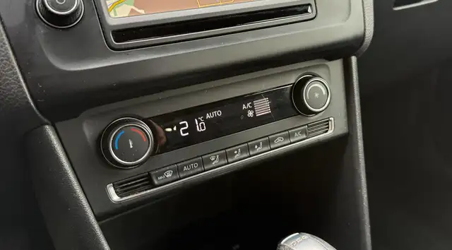 Volkswagen Polo view 11