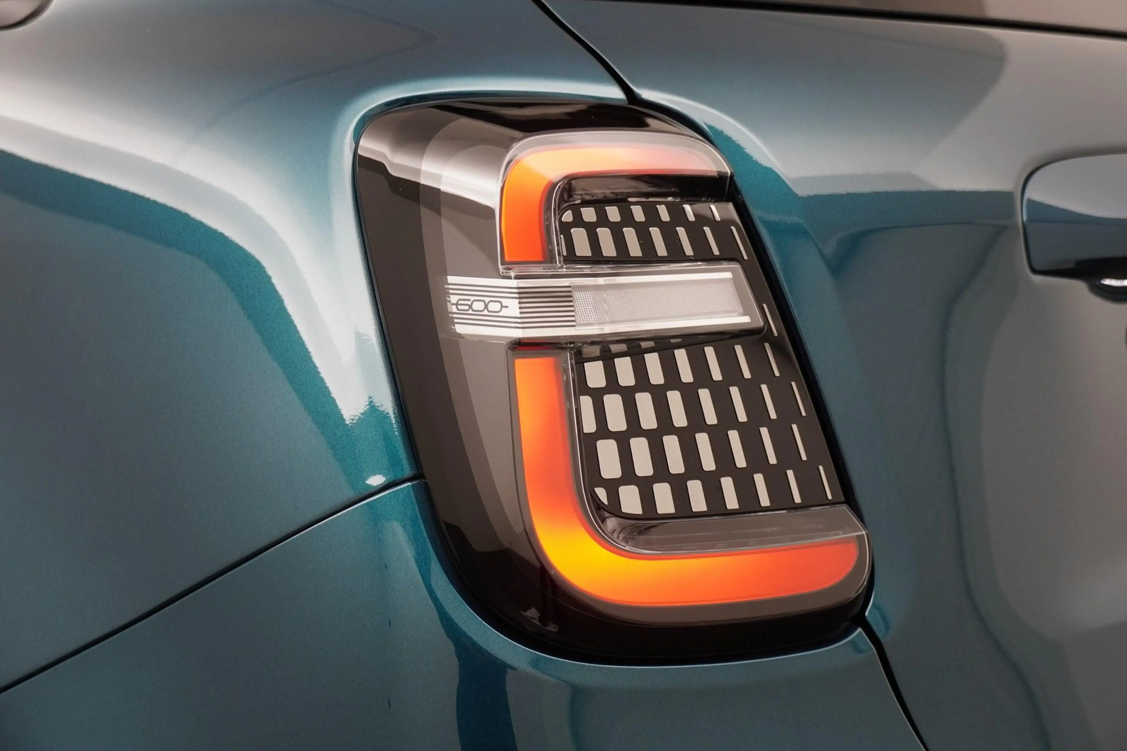 Fiat 600e La Prima 54 kWh | Pack Winter | Pack Dolce Vita | — photo 9