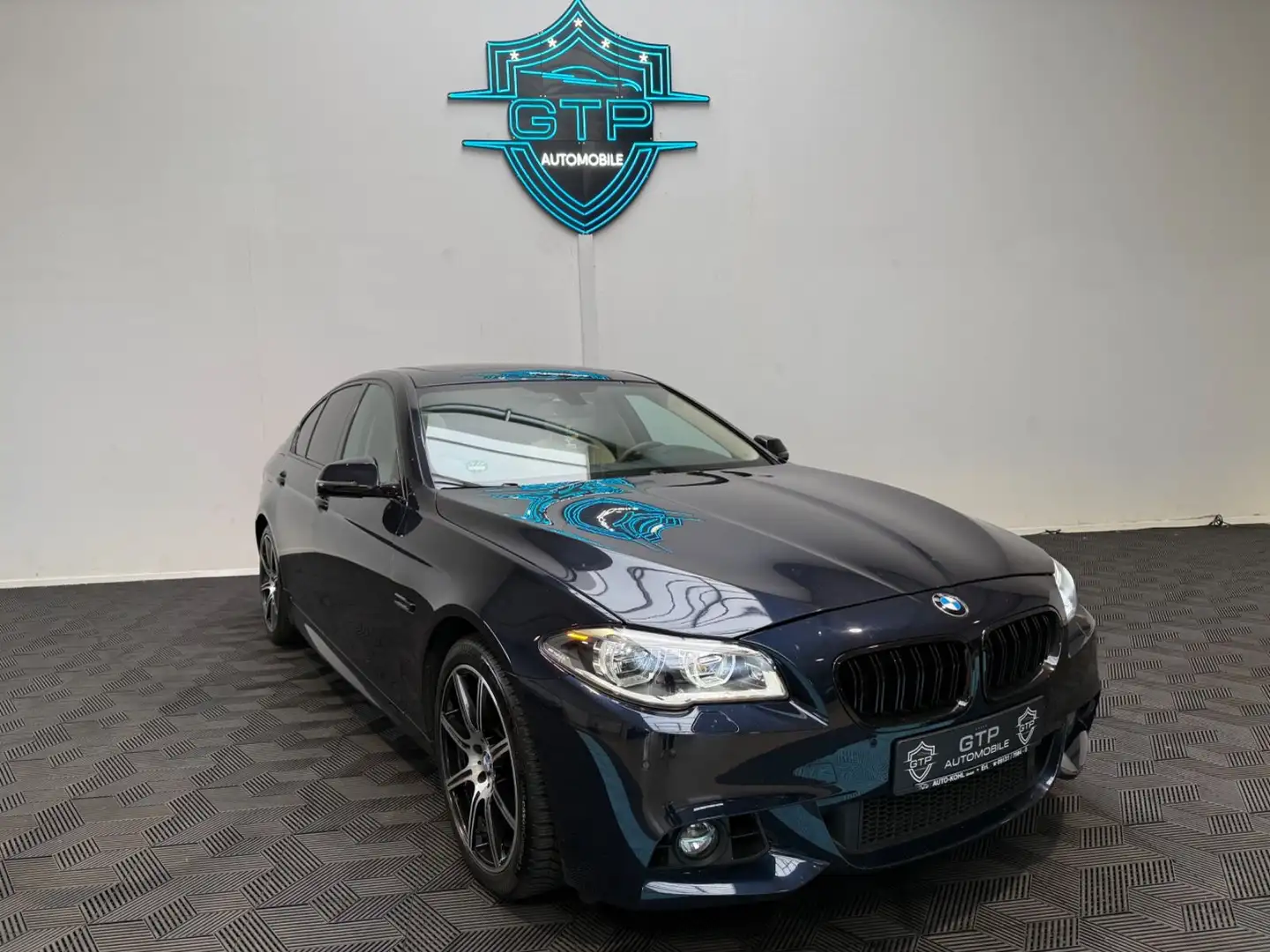 BMW 528 i xDrive *Pano*Kam*LenkradHeizung* - 2