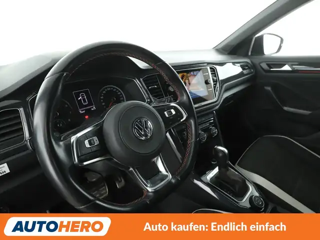 Volkswagen T-Roc view 11