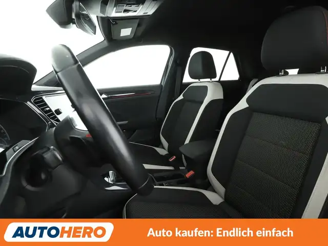 Volkswagen T-Roc view 10
