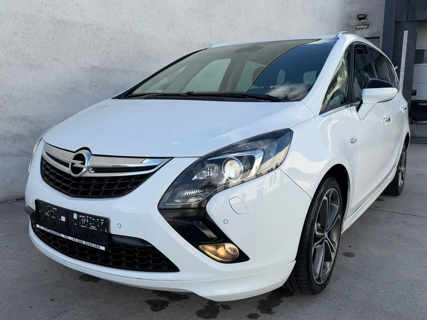 Opel Zafira Tourer Zafira Tourer 2.0 CDTI   ** OPC - LINE ** Weiß - 2