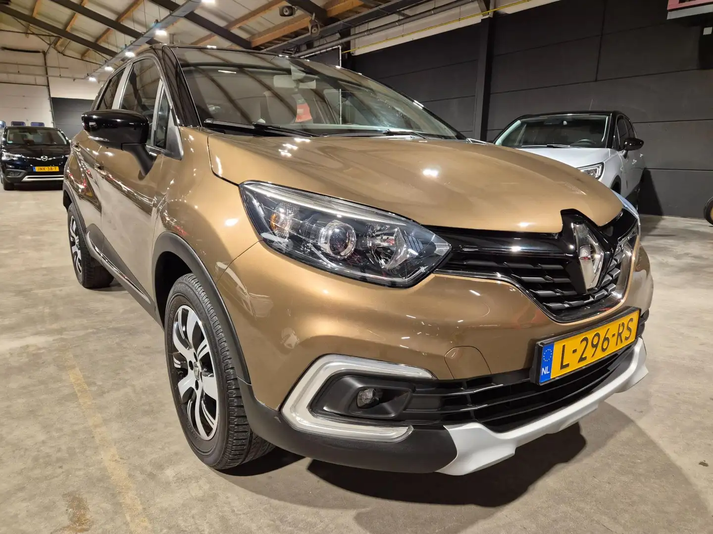 Renault Captur 0.9 TCe Intens - Navigatie - PDC - Airco - Cruise Bruin - 1