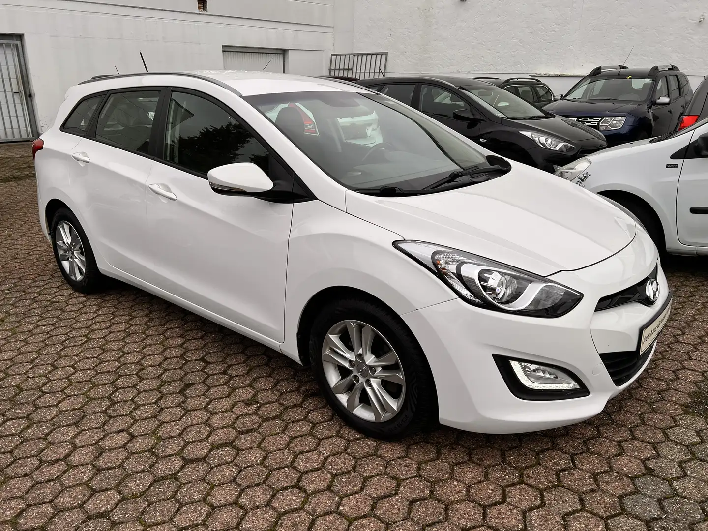 Hyundai i30 i30cw 1.4 Fifa World Cup Edition Weiß - 1