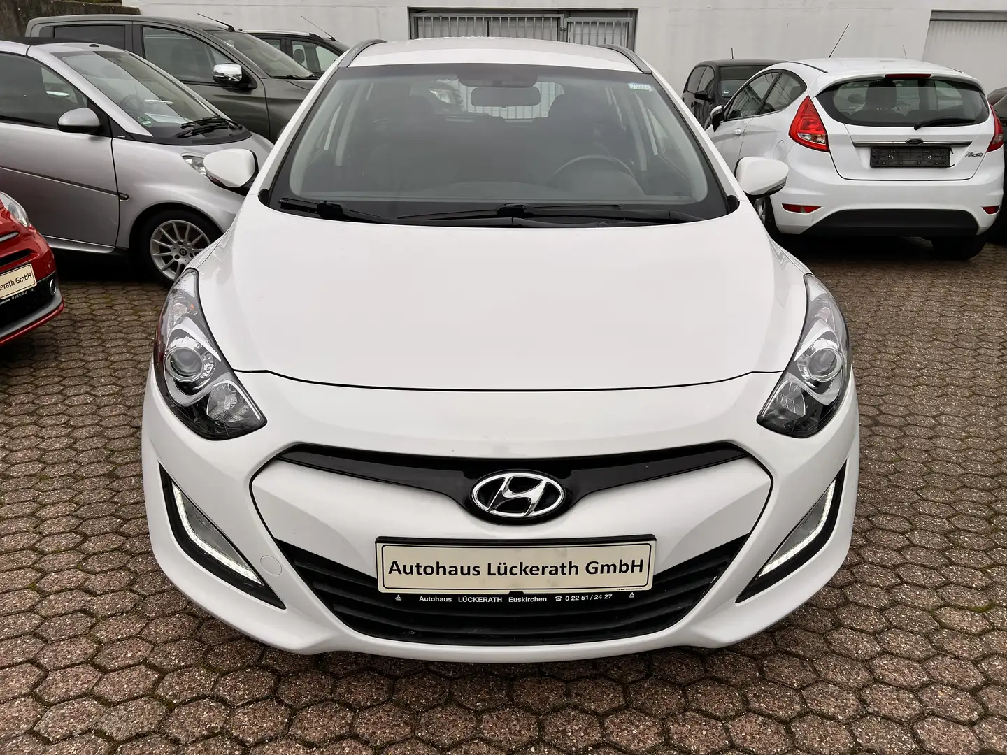 Hyundai i30 i30cw 1.4 Fifa World Cup Edition Weiß - 2