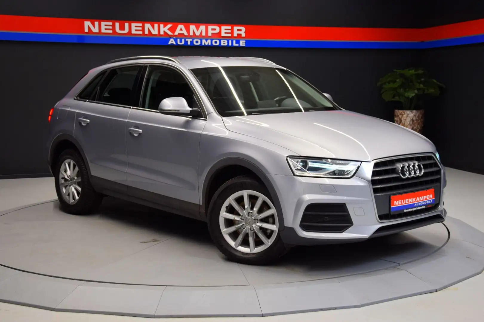 Audi Q3 Automatik Xenon Navi PDC Kamera Klima 1. Hand Plateado - 1