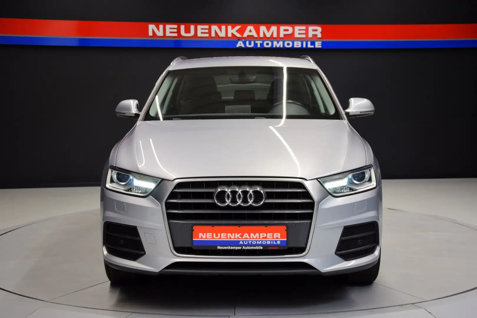 Audi Q3 Automatik Xenon Navi PDC Kamera Klima 1. Hand Plateado - 2