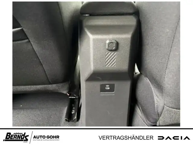 Dacia Sandero view 8