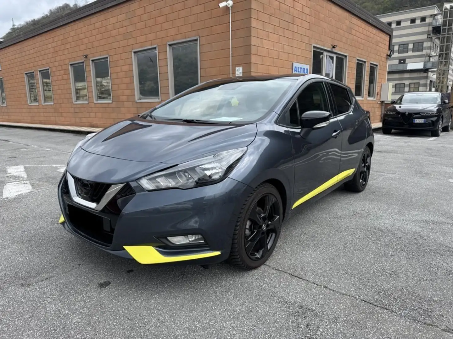 Nissan Micra Micra 1.0 ig-t N-Sport 92cv - GH580 Grigio - 1