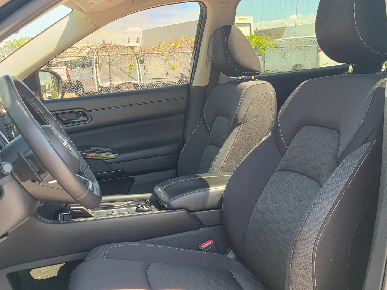 Nissan Pathfinder photo Nissan Pathfinder
