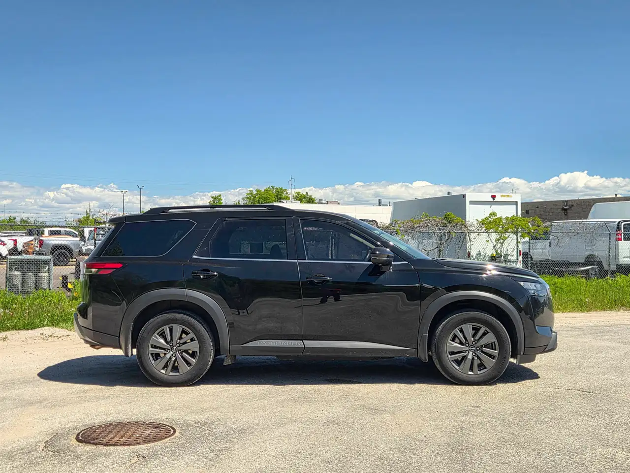 Nissan Pathfinder photo Nissan Pathfinder