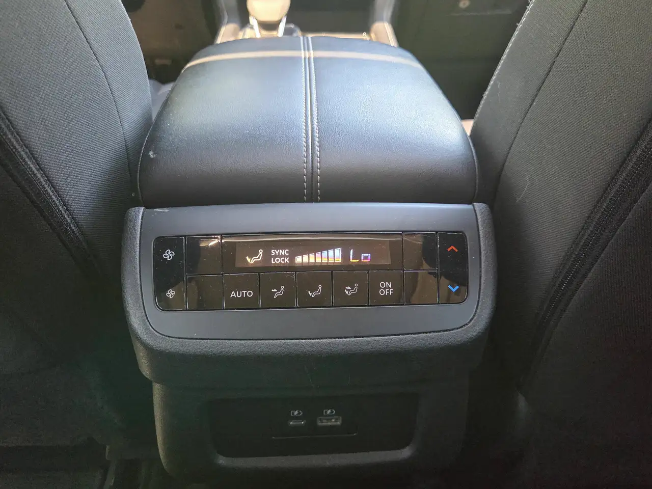 Nissan Pathfinder photo Nissan Pathfinder