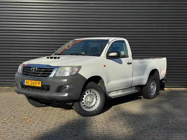 Toyota Hilux 2.5 D-4D LX | Trekhaak | All season banden | Side