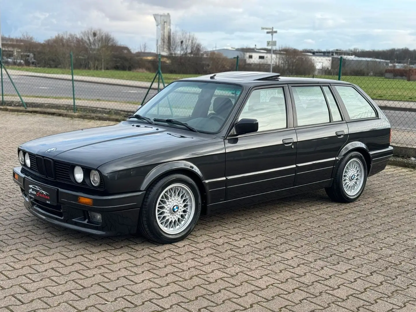 BMW 325 i Touring M-Technik II ab Werk Deutsches Auto Negro - 1