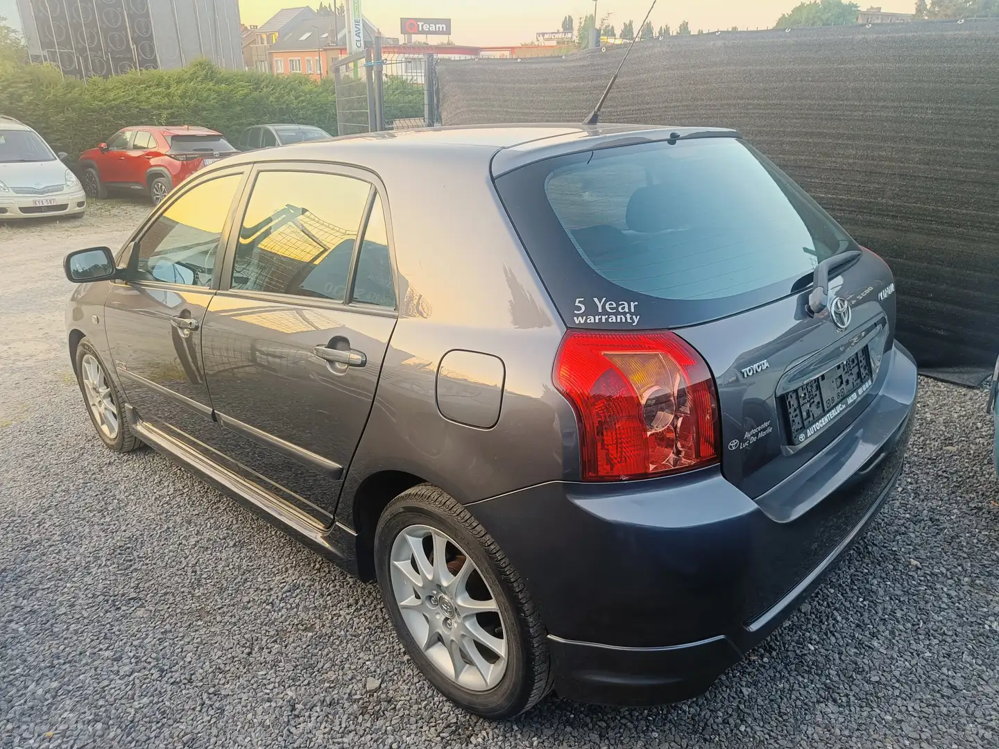 Toyota Corolla 1.4i Sportline Gris - 2