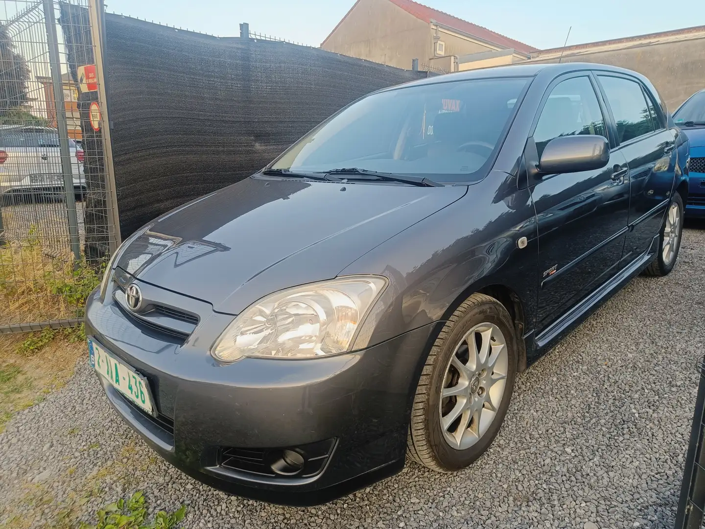 Toyota Corolla 1.4i Sportline Gris - 1