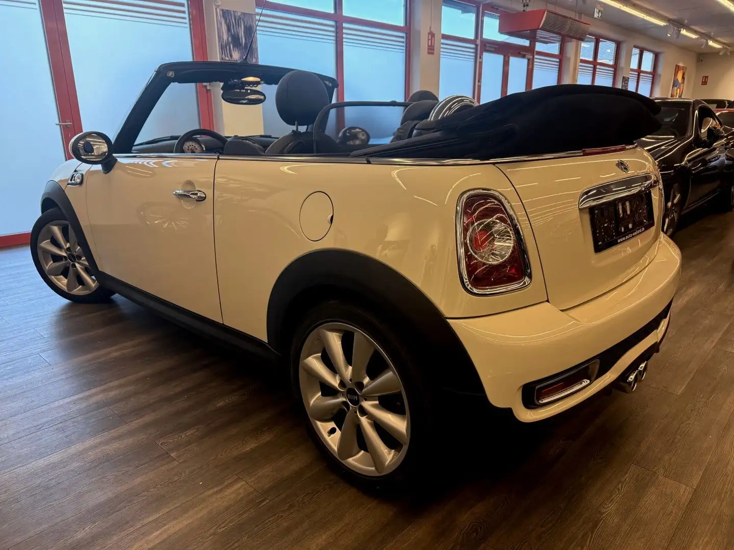 MINI Cooper SD Cabrio Cooper SD Leder Autom Klima Navi Xenon Weiß - 2