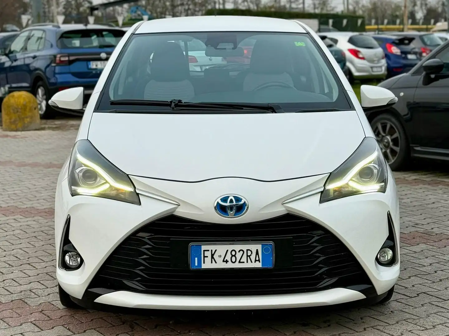 Toyota Yaris 5p 1.5h Cool Bianco - 2