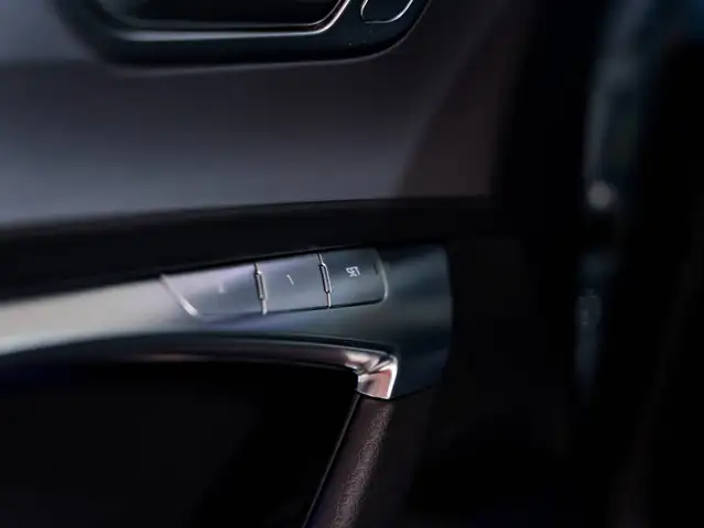 Audi A6 view 14