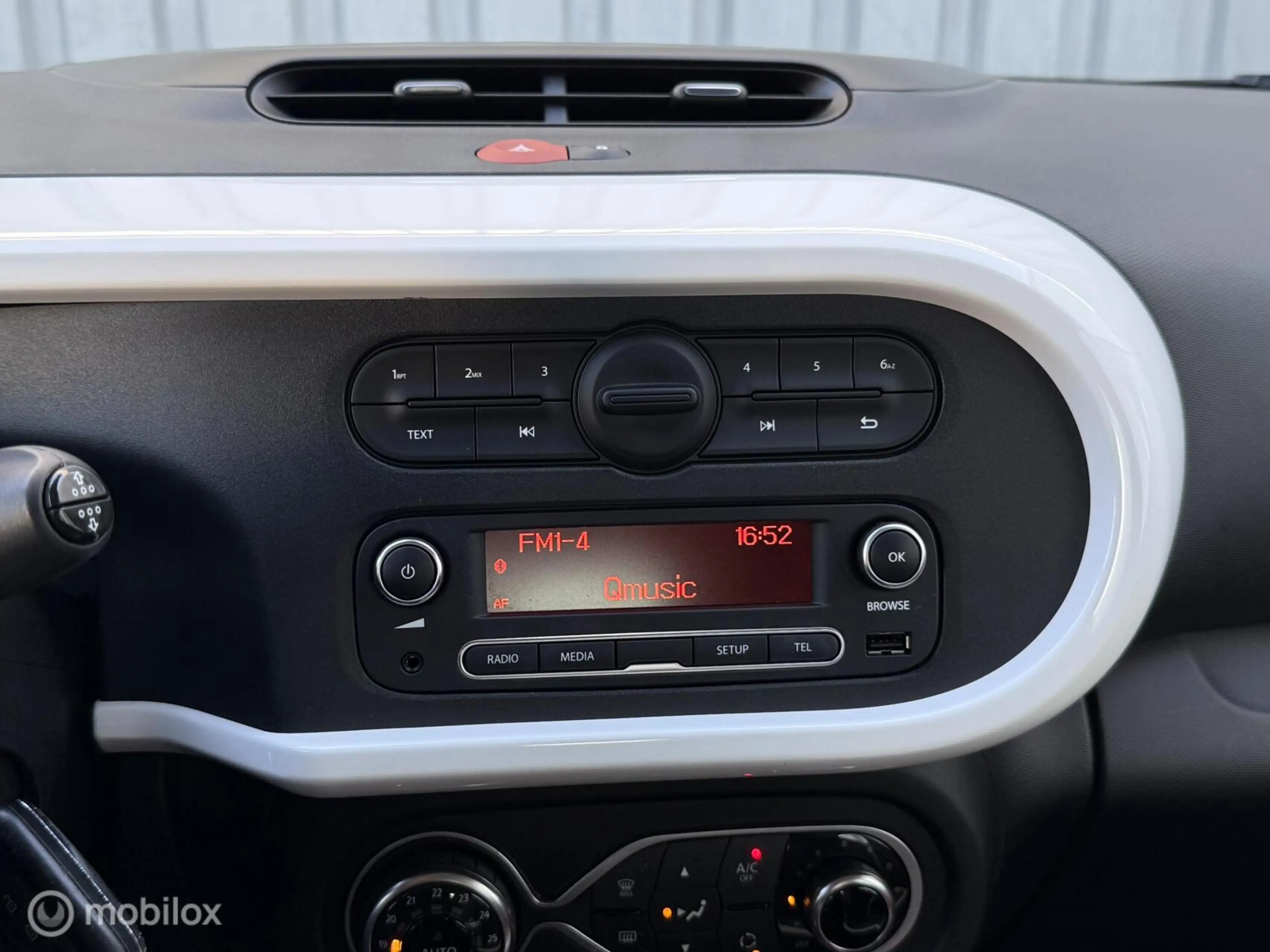 Renault Twingo 1.0 SCe Intens | Cruise | Climate | 35dKM! — photo 29