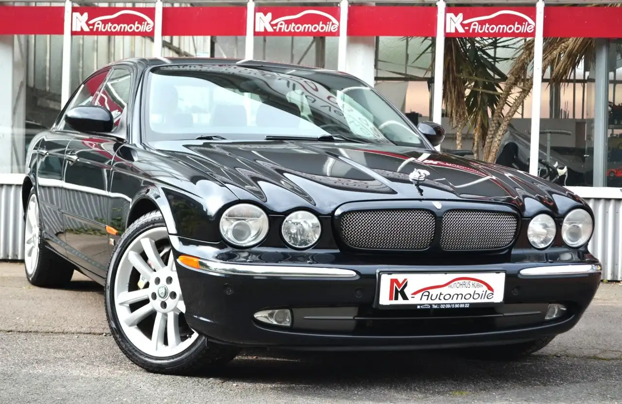 Jaguar XJR