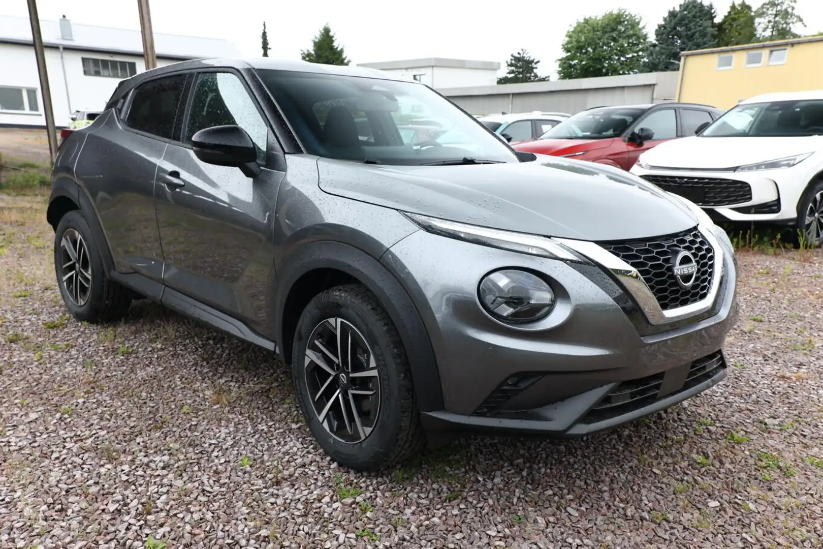 Nissan Juke N-Connecta MT SHZ Nav DigC Keyl PrivG LHZ 84 kW... Grau - 2
