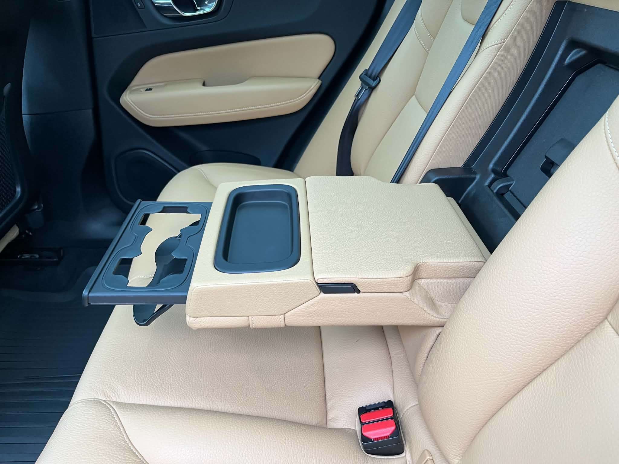 2019 Volvo XC60 T6 AWD Momentum thumb 14