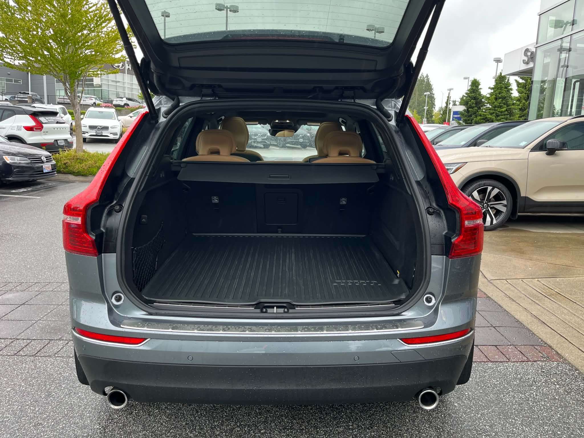 2019 Volvo XC60 T6 AWD Momentum thumb 17